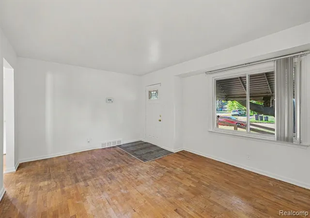 Photo 3 of Single family home for sale at 1210 Simca St, Flint, MI 48507 3341 | MLS# 61025522 | Listing updated on 2026-09-02