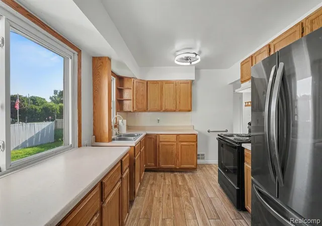 Photo 4 of Single family home for sale at 1210 Simca St, Flint, MI 48507 3341 | MLS# 61025522 | Listing updated on 2026-09-02