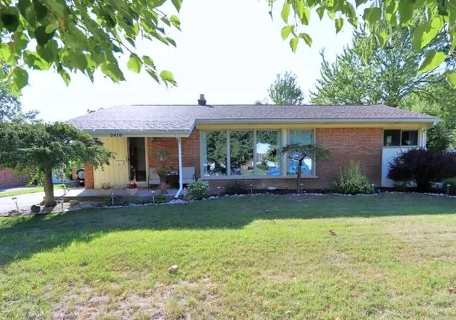 2nd image of 2410 Middlefield Rd, Trenton, MI 48183 | MLS# 70532626