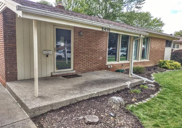 4th image of 2410 Middlefield Rd, Trenton, MI 48183 | MLS# 70532626