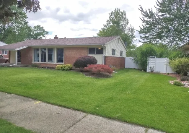 5th image of 2410 Middlefield Rd, Trenton, MI 48183 | MLS# 70532626