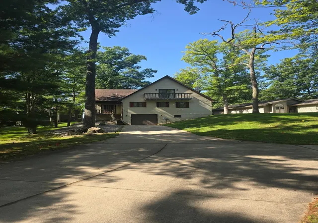 Photo 3 of Single family home for sale at 4751 Appleby Ct, Gladwin, MI 48624 | MLS# 50211192 | Listing updated on 2026-09-18