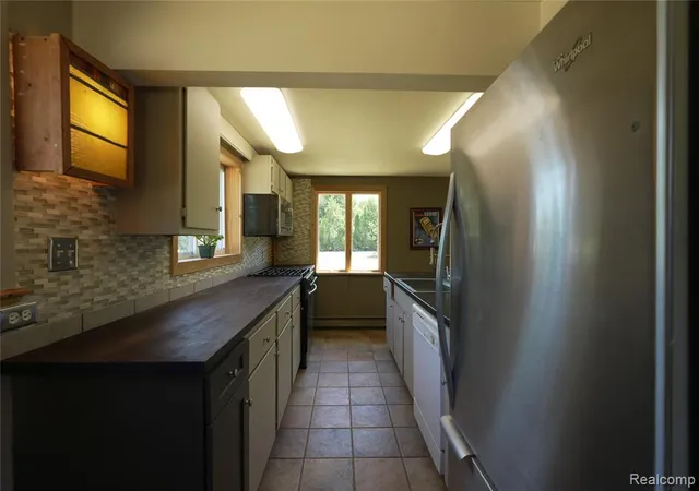 Photo 4 of Single family home for sale at 2898a Lakeshore Rd, Applegate, MI 48401 9628 | MLS# 61013069 | Listing updated on 2026-09-15