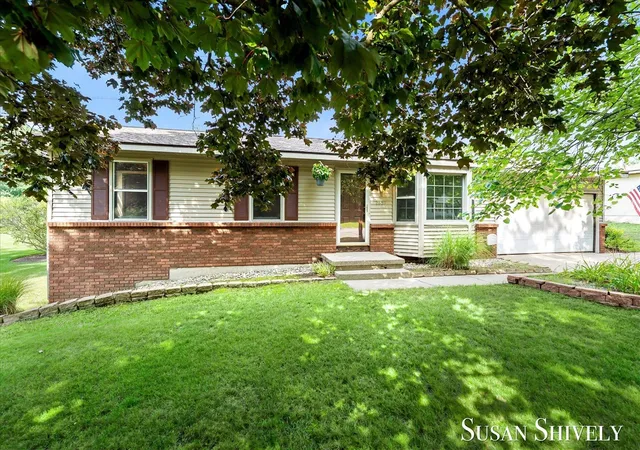 Photo 2 of Sale Pending at 2659 Bryanwood Dr, Grand Rapids, MI 49544 | MLS# 70551332 | Listing updated on 2026-08-14