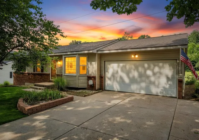 Photo 3 of Sale Pending at 2659 Bryanwood Dr, Grand Rapids, MI 49544 | MLS# 70551332 | Listing updated on 2026-08-14