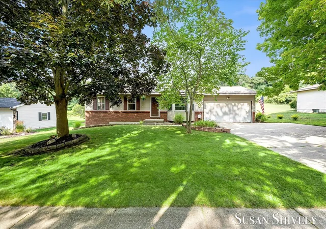 Photo 4 of Sale Pending at 2659 Bryanwood Dr, Grand Rapids, MI 49544 | MLS# 70551332 | Listing updated on 2026-08-14