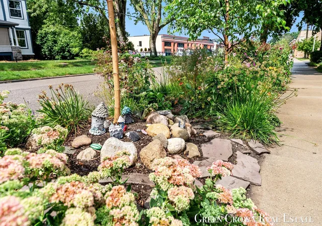 Photo 3 of Single family home for sale at 442 Norwood Ave, Grand Rapids, MI 49506 | MLS# 70555115 | Listing updated on 2026-09-10