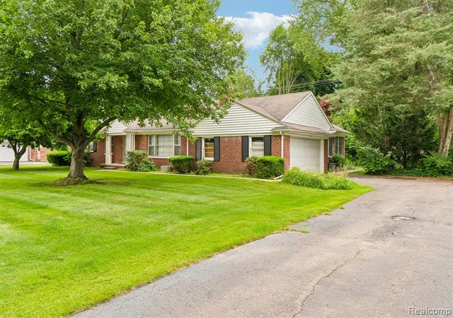Photo 1 of Single family home for sale at 6105 Gilbert Lake Rd, Bloomfield Hills, MI 48301 1923 | MLS# 61009190 | Listing updated on 2026-09-17