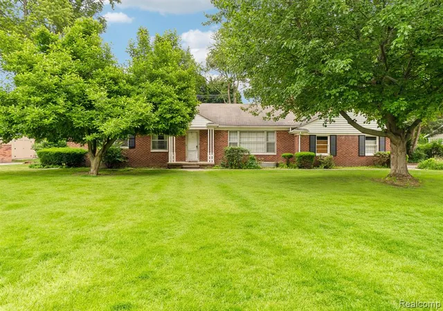 Photo 1 of Single family home for sale at 6105 Gilbert Lake Rd, Bloomfield Hills, MI 48301 1923 | MLS# 61009190 | Listing updated on 2026-09-17