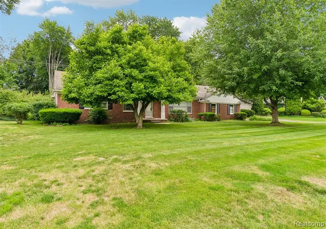 Photo 2 of Single family home for sale at 6105 Gilbert Lake Rd, Bloomfield Hills, MI 48301 1923 | MLS# 61009190 | Listing updated on 2026-09-17