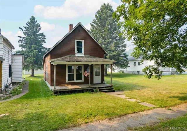 Photo 1 of Single family home for sale at 17 Marquette Ave, Crystal Falls, MI 49920 | MLS# 50215635 | Listing updated on 2026-09-02