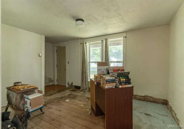 Photo 3 of Single family home for sale at 17 Marquette Ave, Crystal Falls, MI 49920 | MLS# 50215635 | Listing updated on 2026-09-02