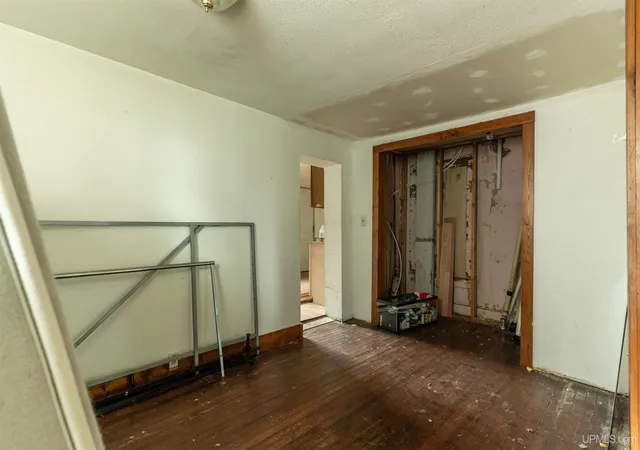 Photo 4 of Single family home for sale at 17 Marquette Ave, Crystal Falls, MI 49920 | MLS# 50215635 | Listing updated on 2026-09-02