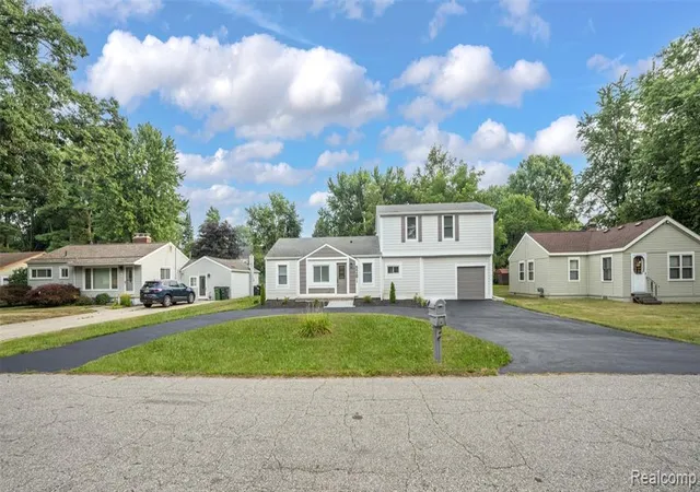 Photo 2 of Single family home for sale at 5281 Wilby St, Shelby Township, MI 48317 | MLS# 61013566 | Listing updated on 2026-08-03