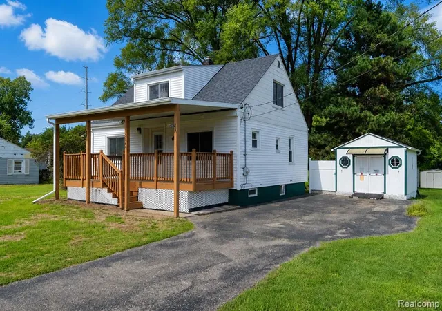 Photo 2 of Single family home for sale at 3363 E Pierson Rd, Flint, MI 48506 1446 | MLS# 61025821 | Listing updated on 2026-09-12