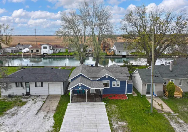 Photo 2 of Single family home for sale at 6334 Marina Dr, Algonac, MI 48001 | MLS# 50219580 | Listing updated on 2026-09-05