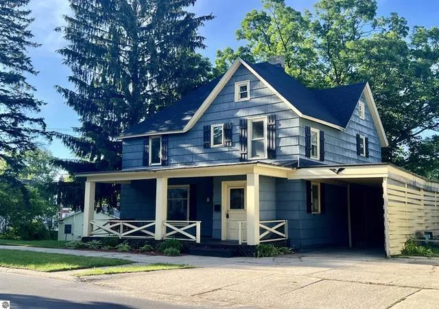 Homes for sale in Cadillac, MI | 506 E Division St, Cadillac, MI 49601 | MLS# 70516608