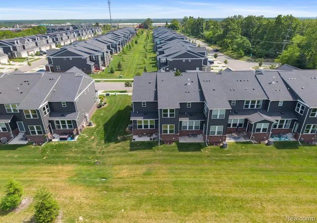 2nd image of 4691 Broomfield Wy, Lake Orion, MI 48359 1955