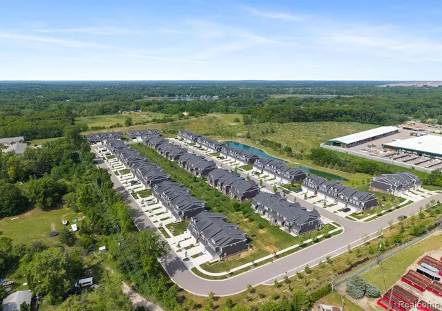 58th image of 4691 Broomfield Wy #5, Lake Orion, MI 48359 1955 | MLS# 61013338