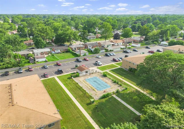 Listing Photo 3 - Condo for sale in building located at 26305 W 7 Mile Rd, Wayne, MI 48240 - Unit #101