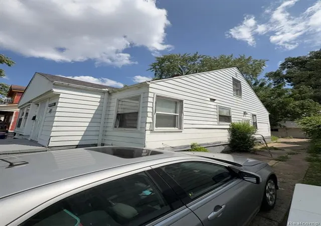 3rd image of 18988 Dale St, Detroit, MI 48219 | MLS# 60974290