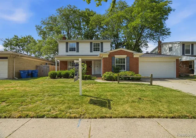 Photo 1 of Sale Pending at 11354 Meadowbrook Dr, Warren, MI 48093 2525 | MLS# 61023523 | Listing updated on 2026-08-27
