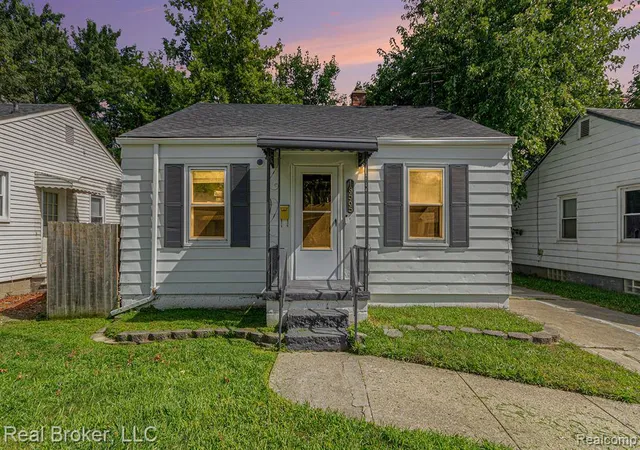 Homes for sale in Harper Woods, MI | 18565 Kenosha St, Harper Woods, MI 48225 | MLS# 60977055