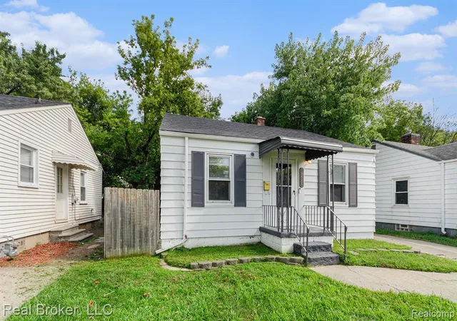 Homes for sale in Harper Woods, MI | 18565 Kenosha St, Harper Woods, MI 48225 | MLS# 60977055