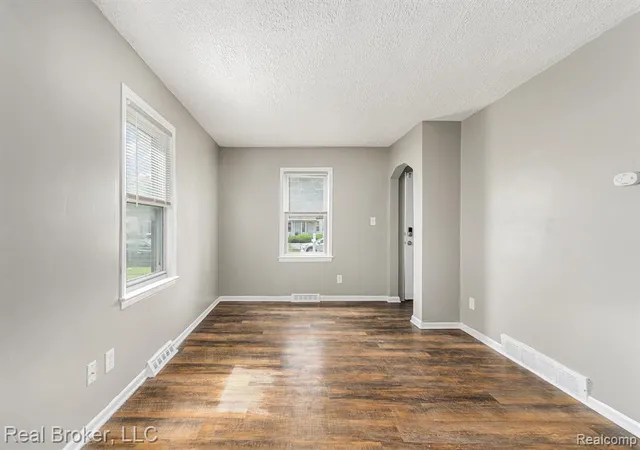 Homes for sale in Harper Woods, MI | 18565 Kenosha St, Harper Woods, MI 48225 | MLS# 60977055
