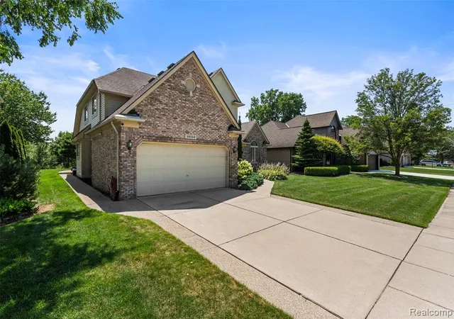 Photo 3 of Single family home for sale at 19550 Shorecrest Dr, Clinton Township, MI 48038 6901 | MLS# 61013317 | Listing updated on 2026-10-07