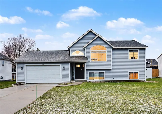 1st image of 770 Brownwood Ave, Grand Rapids, MI 49504 | MLS# 70519513