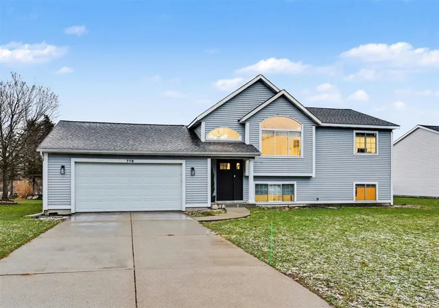 3rd image of 770 Brownwood Ave, Grand Rapids, MI 49504 | MLS# 70519513