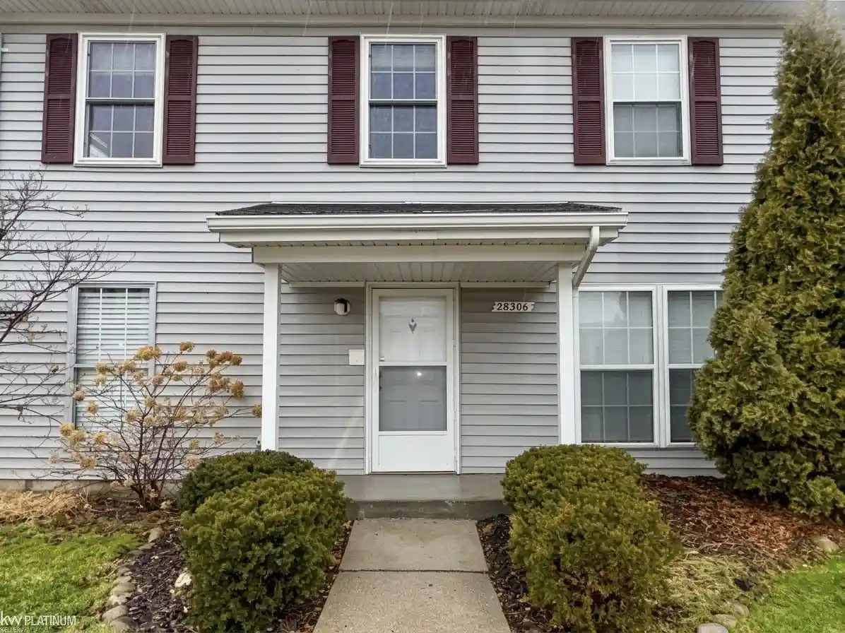 Listing Photo 2 - Condo for sale in 28306 Raleigh Crescent Dr located at 28306 Raleigh Crescent Dr, New Baltimore, MI 48051 - Unit #36