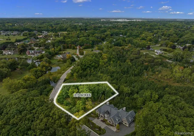 Homes for sale in Bloomfield Hills, MI | 155 Bridgeview Dr, Bloomfield Hills, MI 48304 | MLS# 60098901