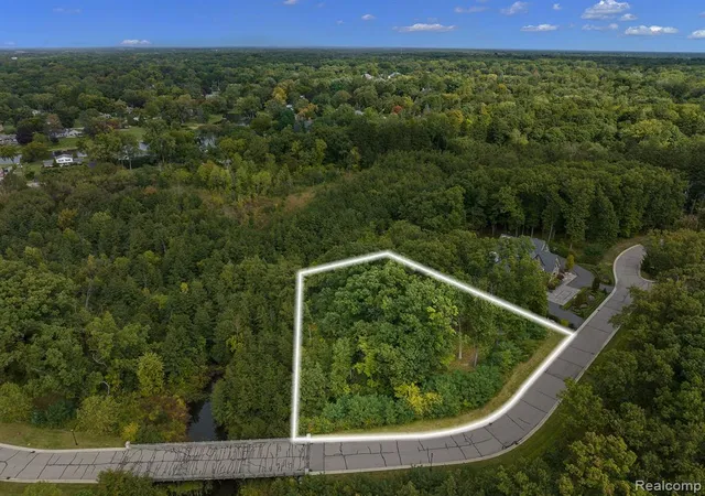 Homes for sale in Bloomfield Hills, MI | 155 Bridgeview Dr, Bloomfield Hills, MI 48304 | MLS# 60098901