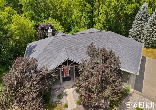 2nd image of 2219 Ne Sawmill Dr, Rockford, MI 49341 | MLS# 70545134