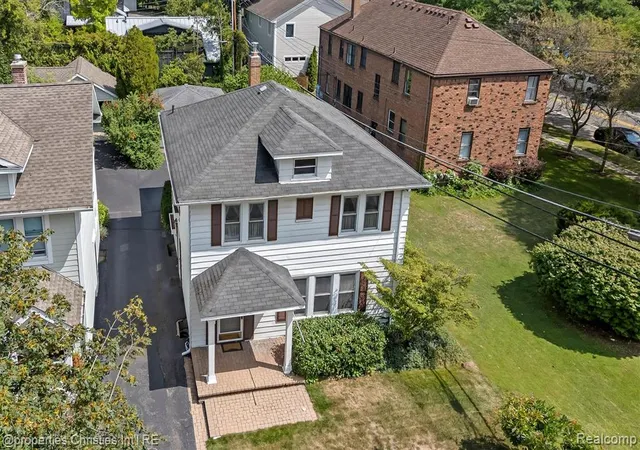 Photo 3 of Single family home for sale at 1051 Henrietta St, Birmingham, MI 48009 4112 | MLS# 61023883 | Listing updated on 2026-08-28