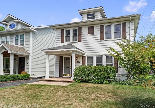 Photo 4 of Single family home for sale at 1051 Henrietta St, Birmingham, MI 48009 4112 | MLS# 61023883 | Listing updated on 2026-08-28