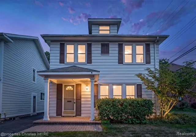 Photo 5 of Single family home for sale at 1051 Henrietta St, Birmingham, MI 48009 4112 | MLS# 61023883 | Listing updated on 2026-08-28