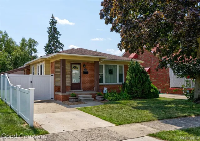Photo 1 of Sale Pending at 12737 Commonwealth St, Southgate, MI 48195 1260 | MLS# 61023906 | Listing updated on 2026-09-17
