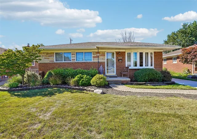 Photo 1 of Single family home for sale at 26347 Midway St, Dearborn Heights, MI 48127 | MLS# 70555195 | Listing updated on 2026-09-14