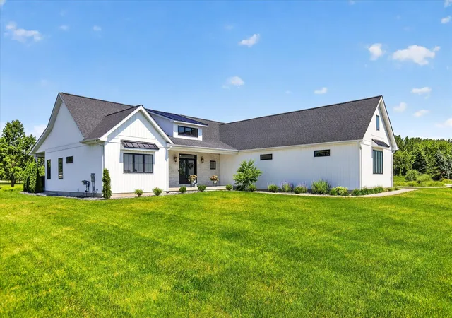 2nd image of 7486 Michigan Rd, Bay City, MI 48706 | MLS# 50214592