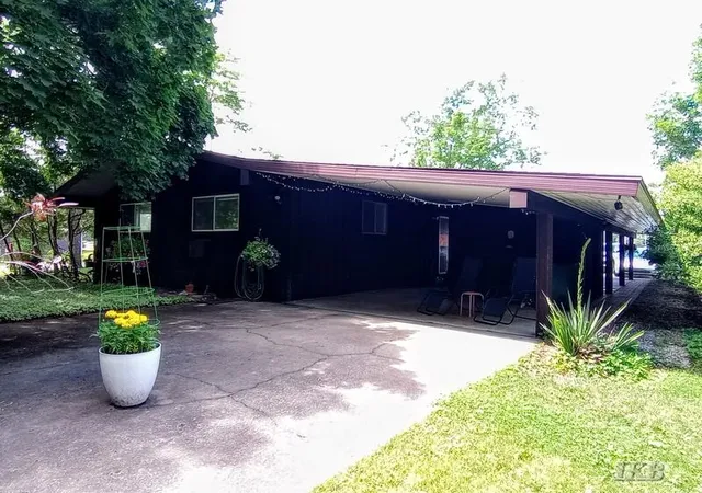 Homes for sale in Gladwin, MI | 525 W First St, Gladwin, MI 48624 | MLS# 50212175