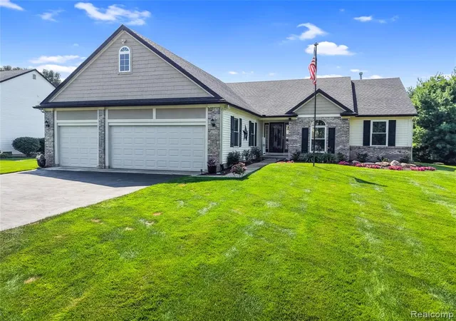 1st image of 2905 Saddlebrook Ct, Pinckney, MI 48169 8036 | MLS# 61023684