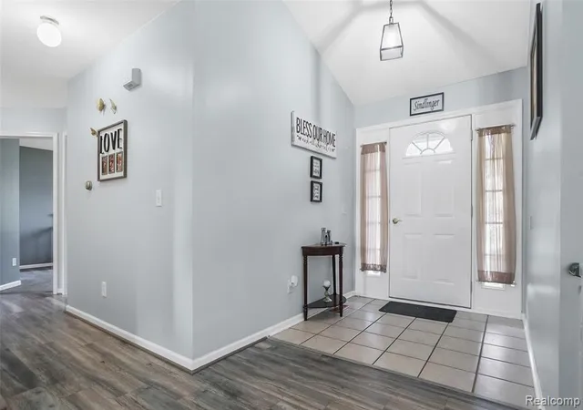 3rd image of 2905 Saddlebrook Ct, Pinckney, MI 48169 8036 | MLS# 61023684