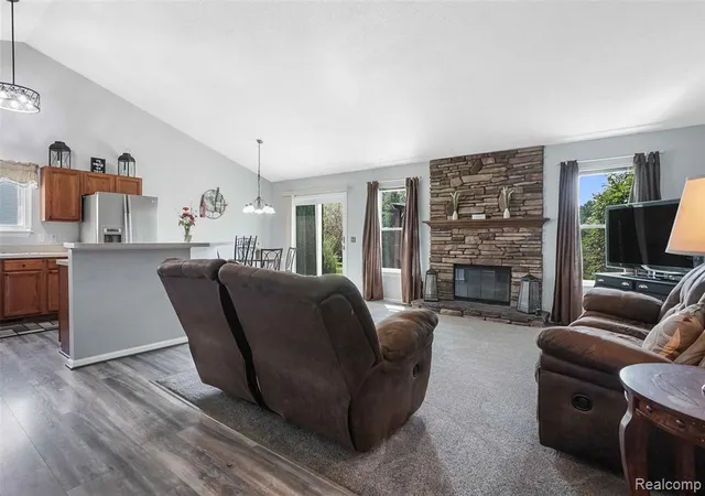 4th image of 2905 Saddlebrook Ct, Pinckney, MI 48169 8036 | MLS# 61023684