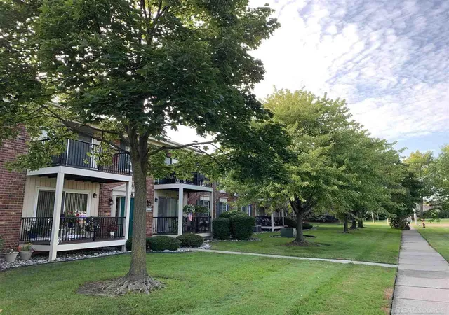 2nd image of 12090 15 Mile Rd #40 / Entrance 1A, Sterling Heights, MI 48312 | MLS# 50214722