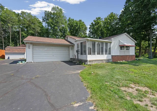 Photo 3 of Sale Pending at 29601 Hickey Rd, Chesterfield, MI 48051 | MLS# 50217046 | Listing updated on 2026-08-13