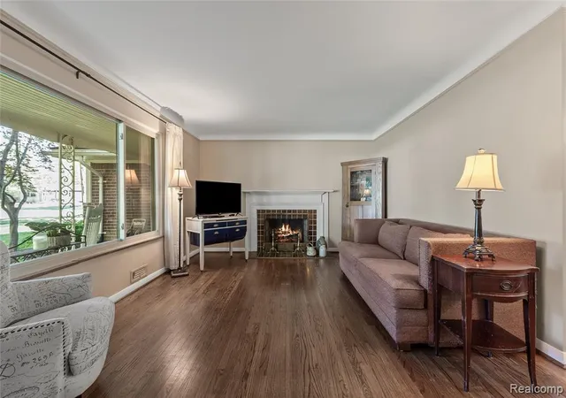 Photo 4 of Single family home for sale at 23270 Fleming Dr, Farmington, MI 48335 | MLS# 61010365 | Listing updated on 2026-08-30