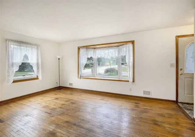 Photo 3 of Single family home for sale at 4190 Heron Ave, Wyoming, MI 49509 | MLS# 70488620 | Listing updated on 2025-11-26